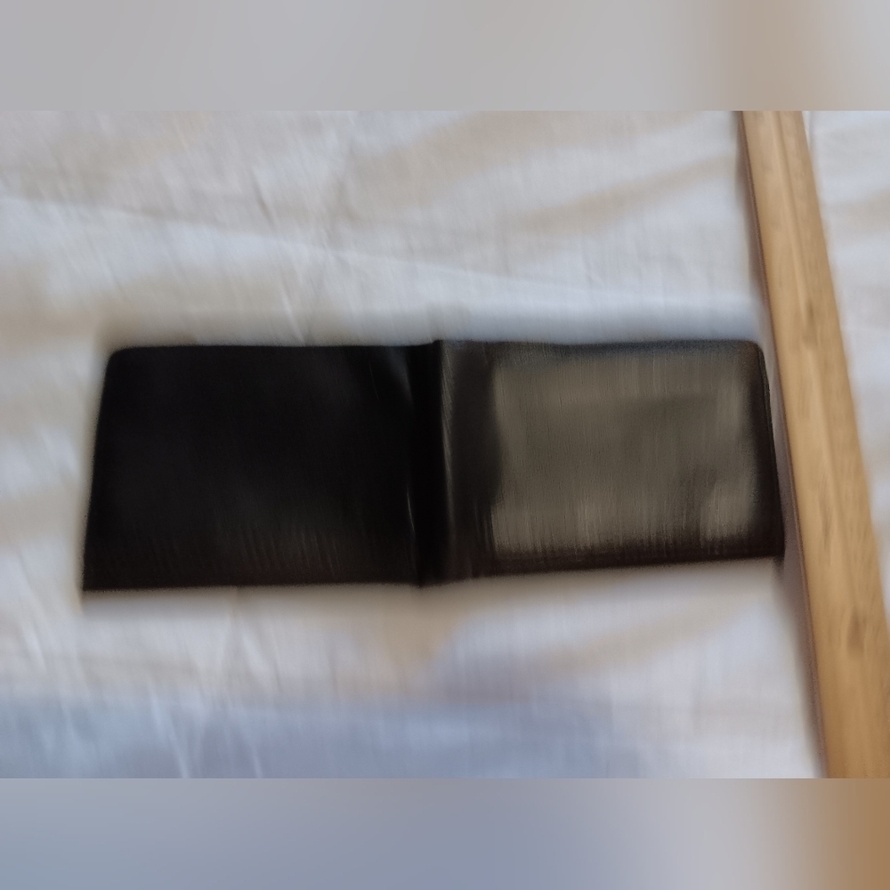 Perry Ellis Wallet - Picture 5 of 6